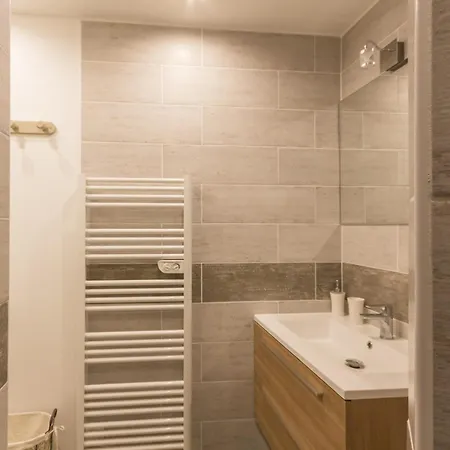 Maison Familiale Avec Terrasse Et Parking Au Coeur Du Vexin - Fr-1-527-114